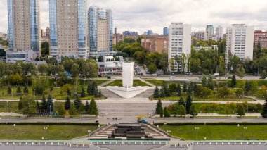 Samara, Rusya - 20 Eylül 2020: Stella Rook. Volga Nehri 'nin kıyısında, Aerial View  