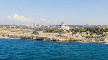 Sivastopol, Kırım. Chersonesos 'taki the the the the the the the Hughmirsky Cathedral. Chersonesus Tauric - Kırım kıyısındaki Herkül yarımadasında antik Yunanlılar tarafından kurulmuş, Aerial View  