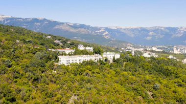 Livadia, Kırım. Livadia Sarayı - Kırım 'ın Yalta bölgesindeki Livadia köyünde Karadeniz kıyılarında yer alır.  