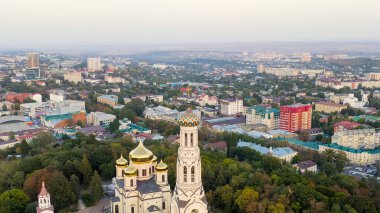Stavropol, Rusya. Stavropol 'deki Kazan İkonunun Katedrali. Gün batımı, Hava Görünümü  