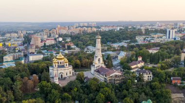Stavropol, Rusya. Stavropol 'deki Kazan İkonunun Katedrali. Gün batımı, Hava Görünümü  