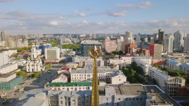 多莉放大 俄罗斯 叶卡捷琳堡 2018年6月7日 远离恒星 观看叶卡捷琳堡市政厅 — 图库视频影像