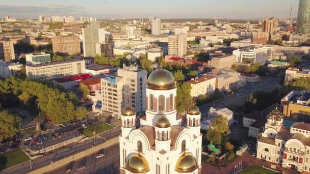 ドリーズームだ ロシア エカテリンブルク 6月7 2018 ロシアの土地のすべての聖人の名前で血に教会 ビデオ — ストック動画