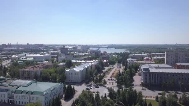 Catedral da Assunção da Bem-Aventurada Virgem Maria, vista panorâmica da cidade. Omsk, Rússia. 4K — Vídeo de Stock