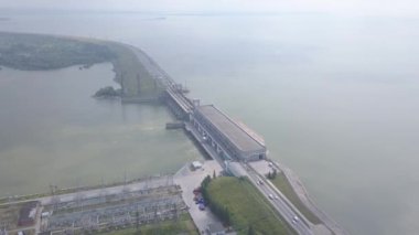 Novosibirsk Hidroelektrik Santrali, Novosibirsk 'in Sovyet bölgesinde Ob Nehri üzerinde bulunan bir hidroelektrik santralidir. Ob Nehri 'ndeki tek hidroelektrik santrali. 4K