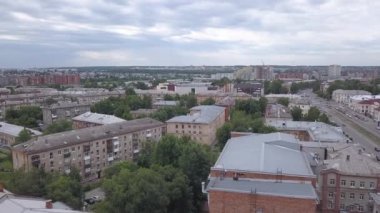 Yangından sonraki alışveriş merkezi manzarası. Kemerovo, Rusya. 4K
