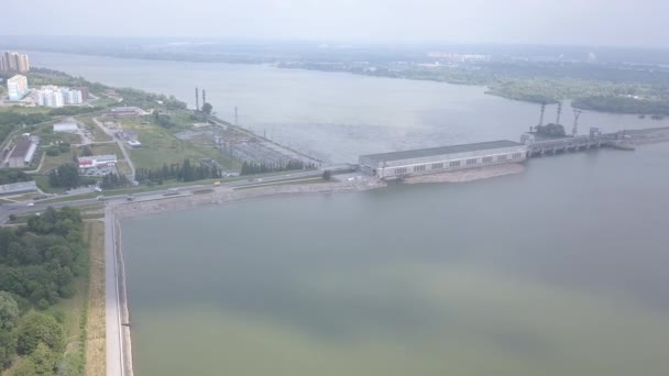 La centrale idroelettrica di Novosibirsk è una centrale idroelettrica situata sul fiume Ob, nel distretto sovietico della città di Novosibirsk. L'unica centrale idroelettrica sul fiume Ob. 4K — Video Stock