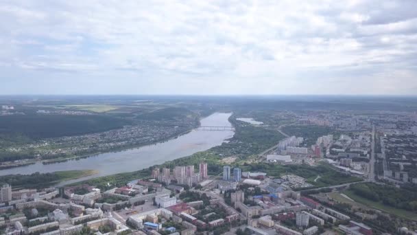 Panorama över staden från fågelperspektiv. Kemerovo, Ryssland. 4K — Stockvideo