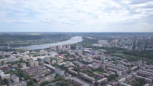 Panorama över staden från fågelperspektiv. Kemerovo, Ryssland. 4K — Stockvideo