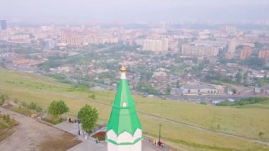 Dolly zoom. PARASKEVA PYATNITSA CHAPEL. Krasnoyarsk sembolü ve şehrin ana simgelerinden biri.