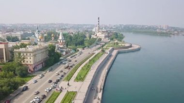 Dolly zoom. Rusya, Irkutsk. Moskova Kapısı. Angara Nehri 'nin setinde bir dönüm noktası.