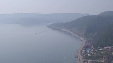 Rusya, Irkutsk, Listvyanka yerleşimi. Baykal Gölü seti, liman.