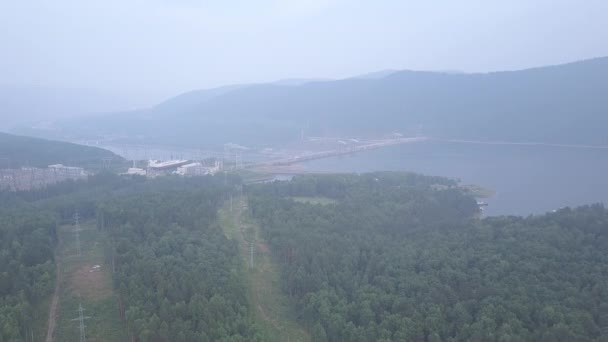 Krasnojarská vodní elektrárna na řece Jeniseji. Rusko. 4K — Stock video