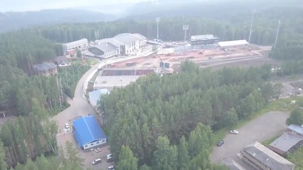 Rusia, Krasnoyarsk. COMPLEJO MULTIFUNCIONAL DE LA ACADEMIA BIATLÓNICA — Vídeo de stock