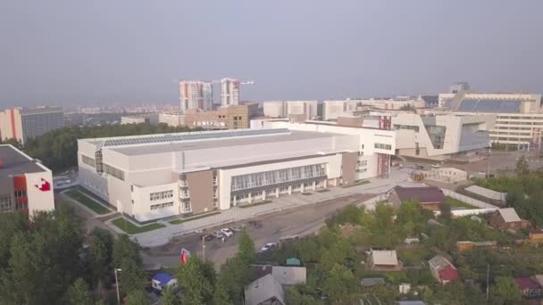 Rússia, Krasnoyarsk. Universidade Federal Siberiana, COMPLEXO MULTIFUNCIONAL. 4K — Vídeo de Stock