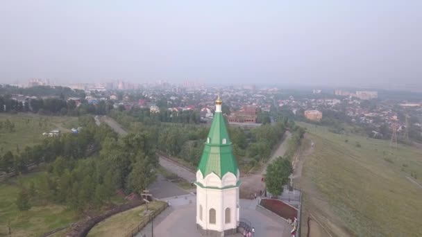 Παρασκεύασα Πιάτνιτσα Τσάπελ. σύμβολο του Krasnoyarsk και ένα από τα κύρια αξιοθέατα της πόλης. 4K — Αρχείο Βίντεο