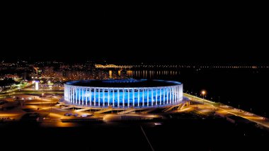 Nizhny Novgorod, Rusya - 8 Ağustos 2020 Nizhny Novgorod Stadyumu. Geceleri hava manzarası, hava manzarası  
