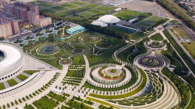 Krasnodar, Rusya - 29 Ağustos 2020: Krasnodar - Krasnodar şehrindeki bir futbol stadyumu. Halk Parkı Krasnodar (Galitsky Parkı). Yaz hava manzarası, Hava manzarası  