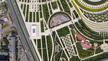 Krasnodar, Rusya - 29 Ağustos 2020: Krasnodar - Krasnodar şehrindeki bir futbol stadyumu. Halk Parkı Krasnodar (Galitsky Parkı). Yaz hava manzarası, hava manzarası, kafa üstü çekim.  