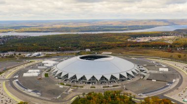Samara, Rusya - 20 Eylül 2020 Samara Arena Stadyumu. Sonbahar bulutları, Hava Görünümü  
