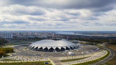 Samara, Rusya - 20 Eylül 2020 Samara Arena Stadyumu. Sonbahar bulutları, Hava Görünümü  