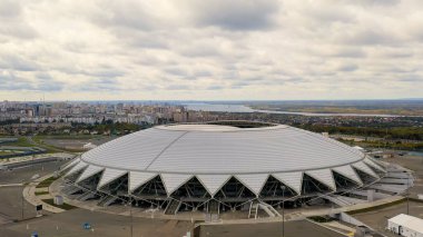 Samara, Rusya - 20 Eylül 2020 Samara Arena Stadyumu. Sonbahar bulutları, Hava Görünümü  