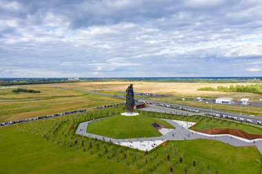 Rzhev, Rusya - 19 Ağustos 2020: Rzhev Anıtı, 1942-1943 yılları arasında Rzhev yakınlarındaki çatışmalarda hayatını kaybeden Sovyet askerlerinin anısına dikildi.