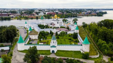 Rusya, Kostroma. Kostroma 'daki Kutsal Trinity Ipatievsky Manastırı, Hava Görüntüsü  