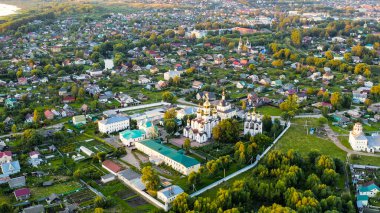 Pereslavl-Zalessky, Rusya. Aziz Nicholas Pereslavsky Manastırı. Manastır. Batan güneşin ışığında, Hava Manzarası  