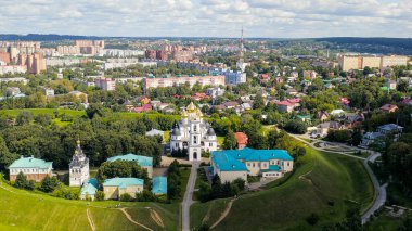 Dmitrov, Rusya. Dmitrov Kremlin 'de bulunan Kutsal Bakire Meryem' in Varsayımı Katedrali. 16. yüzyılın başlarından bir mimari anıt, Havadan Bakış  