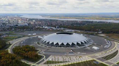 Samara, Rusya - 20 Eylül 2020 Samara Arena Stadyumu. Sonbahar bulutları, Hava Görünümü  