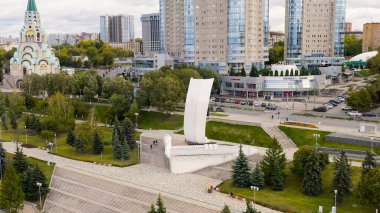 Samara, Rusya - 20 Eylül 2020: Stella Rook. Volga Nehri 'nin kıyısında, Aerial View  