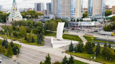 Samara, Rusya - 20 Eylül 2020: Stella Rook. Volga Nehri 'nin kıyısında, Aerial View  