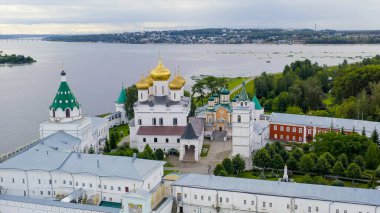 Rusya, Kostroma. Kostroma 'daki Kutsal Trinity Ipatievsky Manastırı, Hava Görüntüsü  