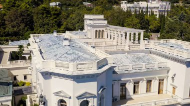 Livadia, Kırım. Livadia Sarayı - Kırım 'ın Yalta bölgesindeki Livadia köyünde Karadeniz kıyılarında yer alır.  