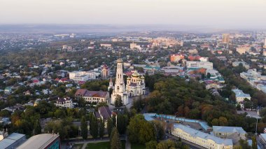 Stavropol, Rusya. Stavropol 'deki Kazan İkonunun Katedrali. Gün batımı, Hava Görünümü  