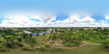Rzhev, Rusya. Şehir merkezinin Panorama 360 'ı. Volga ve setin havadan görünüşü