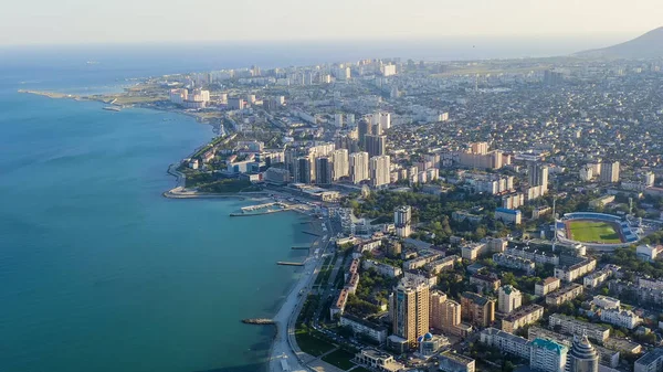 ロシアのノヴォロシスク 街と堤防のパノラマ 黒海のツェメスカヤ湾 空の景色 — ストック写真
