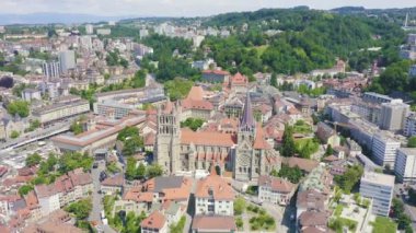 Dolly zoom. Lozan, İsviçre. Lozan Katedrali. La Cite bir bölge tarihi merkezidir.