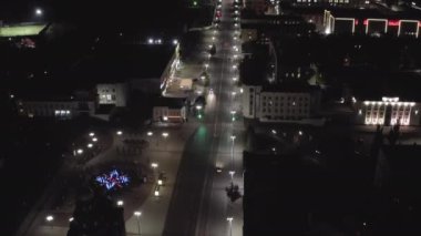 Rusya, Vladimir. Gece şehri havadan. Altın Kapı (Vladimir). 4K