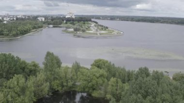 Yaroslavl, Rusya. Strelka (Spit), Kotorosl Volga Nehri 'ne akar ve efsaneye göre Bilge Prens Yaroslav Yaroslavl şehrini kurar. 4K