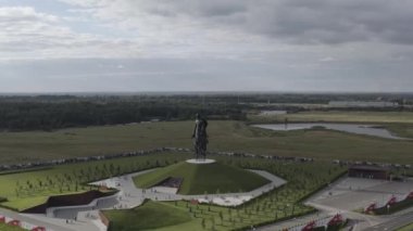 Rzhev, Rusya. Rzhev Anıtı, 1942-1943 yılları arasında Rzhev yakınlarında ölen Sovyet askerlerinin anısına adanmıştır. 4K