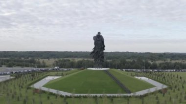 Rzhev, Rusya. Rzhev Anıtı, 1942-1943 yılları arasında Rzhev yakınlarında ölen Sovyet askerlerinin anısına adanmıştır. 4K