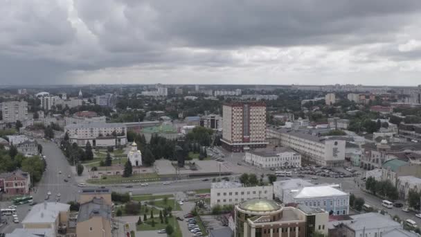 Ivanovo, Rusia. Vuelo sobre el centro de la ciudad. Administración de Ivanovo y Plaza de la Revolución. 4K — Vídeo de stock