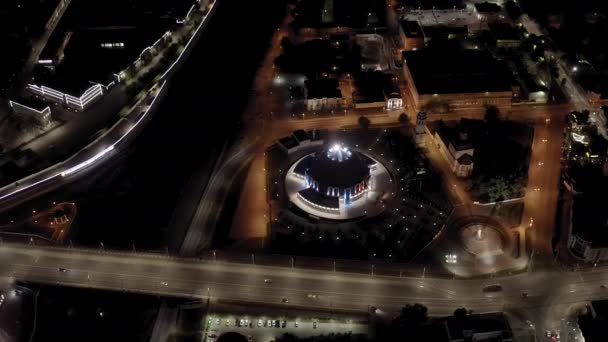 Tula, Rusland. Luchtfoto van de stad 's nachts. Tula State Museum van Wapens. 4K — Stockvideo