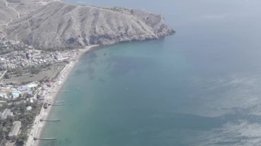 Sudak, Kırım. Sudak seti. Plajlı Karadeniz kıyısı. 4K