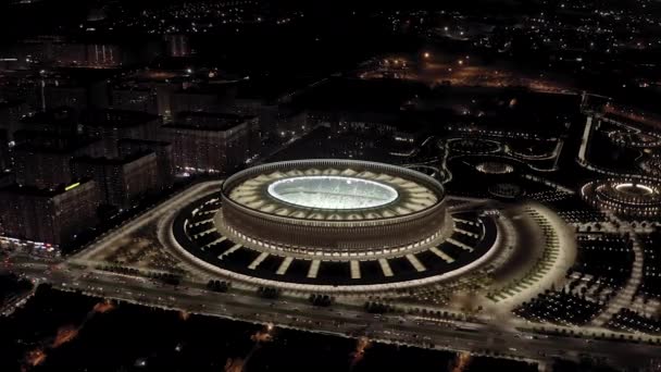 Krasnodar, Rússia. Krasnodar - estádio de futebol do clube homônimo na cidade de Krasnodar. Parque Público Krasnodar (Parque Galitsky). Boa noite. 4K — Vídeo de Stock