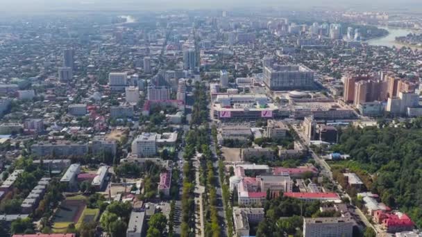Krasnodar, Russland, Krasnaja Straße. Flug über die Stadt im Sommer. 4K — Stockvideo