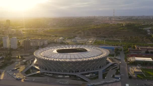 Volgograd, Rusya. Volgograd Arena, ROTOR Stadı. Gün batımını izle. 4K — Stok video