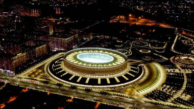 Krasnodar, Rusya - 26 Ağustos 2020: Krasnodar - Krasnodar şehrindeki bir futbol stadyumu. Halk Parkı Krasnodar (Galitsky Parkı). Gece Vakti, Hava Görüntüsü  